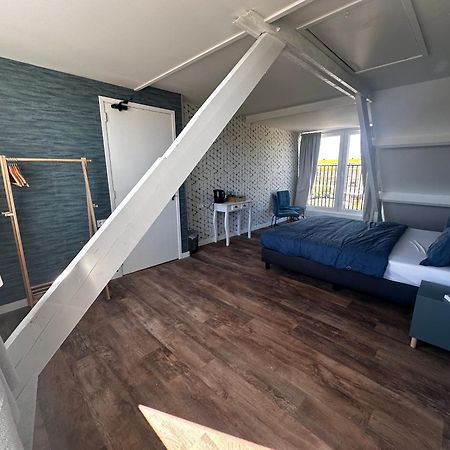 Eetcafe Punt Bed & Breakfast Roelofarendsveen ภายนอก รูปภาพ