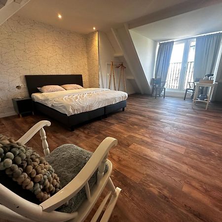 Eetcafe Punt Bed & Breakfast Roelofarendsveen ภายนอก รูปภาพ
