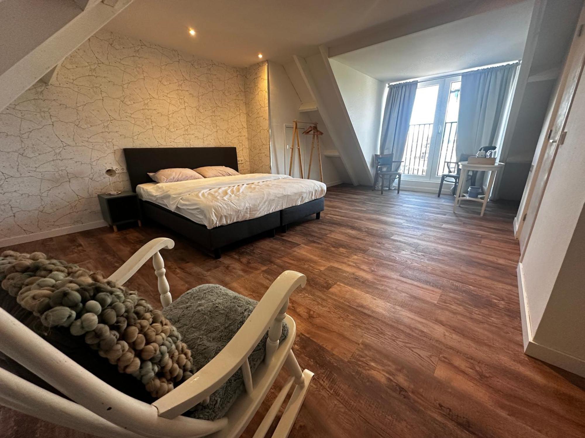 Eetcafe Punt Bed & Breakfast Roelofarendsveen ภายนอก รูปภาพ